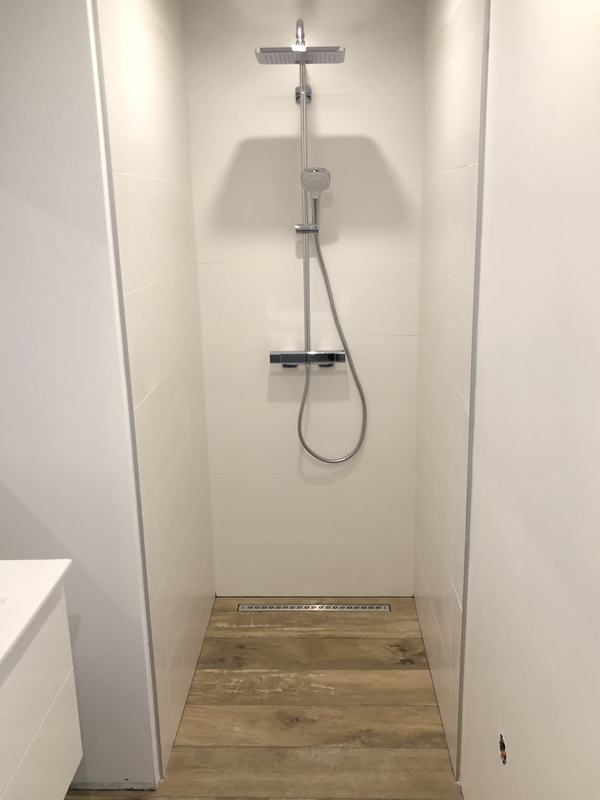 Salle de bain - douche moderne carrelage
